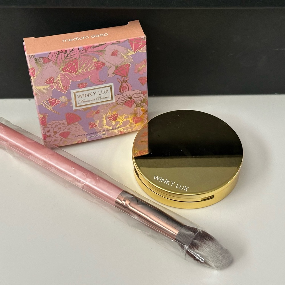 WINKY LUX Diamond Powder Foundation - RARE Medium Deep with pink Brush NIB